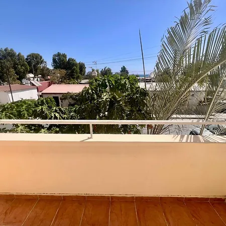 2 Bed 1st Floor Mc Kenzie -3 Min Walk To The Beach!