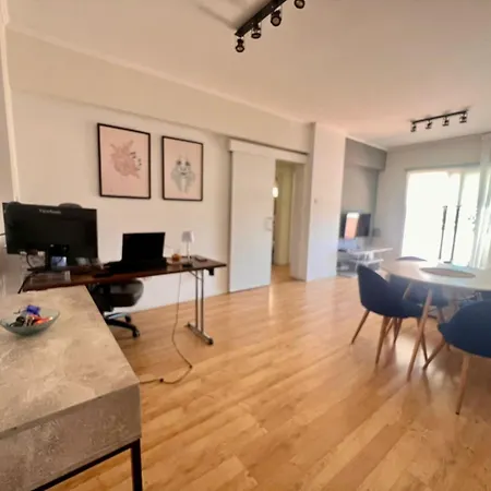 Apartament 2 Bed 1st Floor Mc Kenzie -3 Min Walk To The Beach!