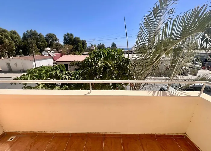2 Bed 1st Floor Mc Kenzie -3 Min Walk To The Beach!