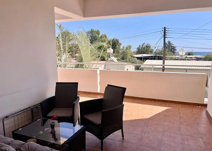 Apartament 2 Bed 1st Floor Mc Kenzie -3 Min Walk To The Beach! Larnaca