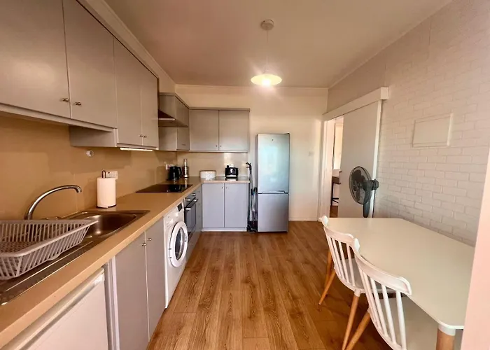 2 Bed 1st Floor Mc Kenzie -3 Min Walk To The Beach! Apartament Larnaca