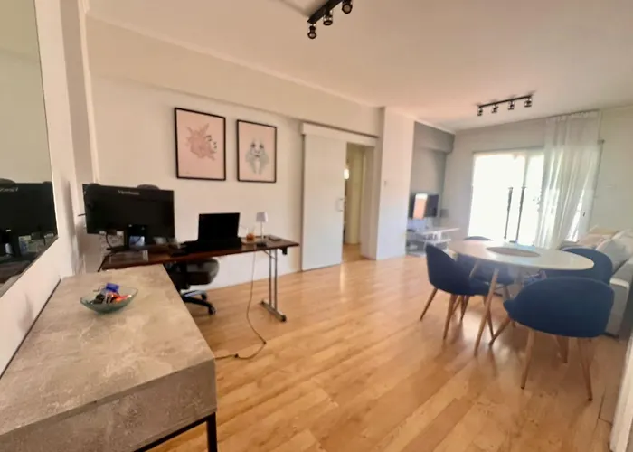 Апартаменты 2 Bed 1st Floor Mc Kenzie -3 Min Walk To The Beach!