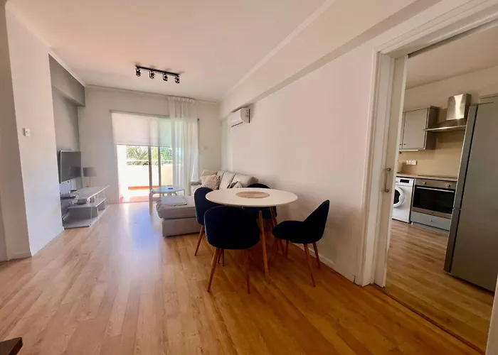 2 Bed 1st Floor Mc Kenzie -3 Min Walk To The Beach! Апартаменты *